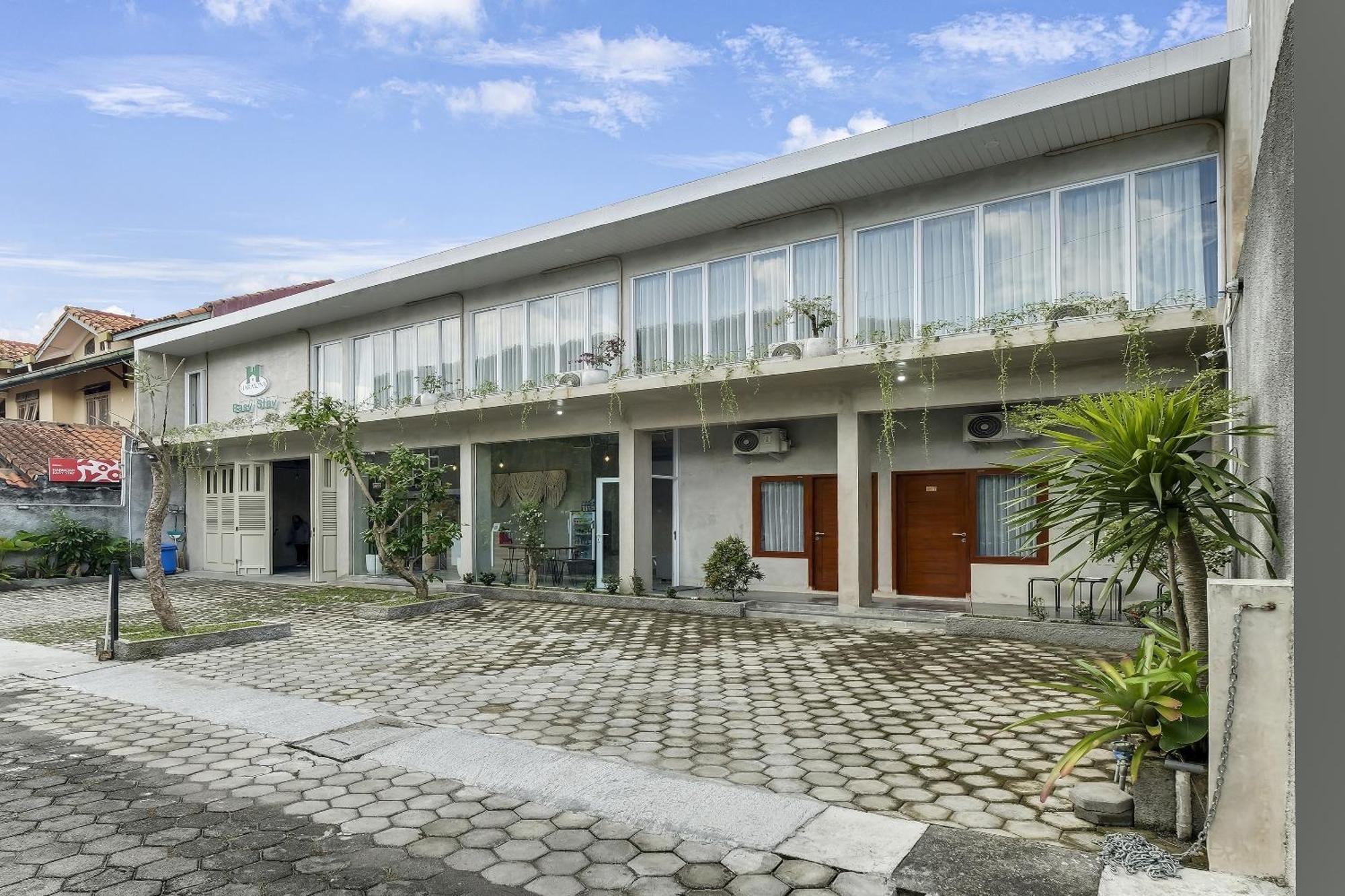 Super Oyo Capital O 90983 Harmony Easy Stay Maguwo Buitenkant foto
