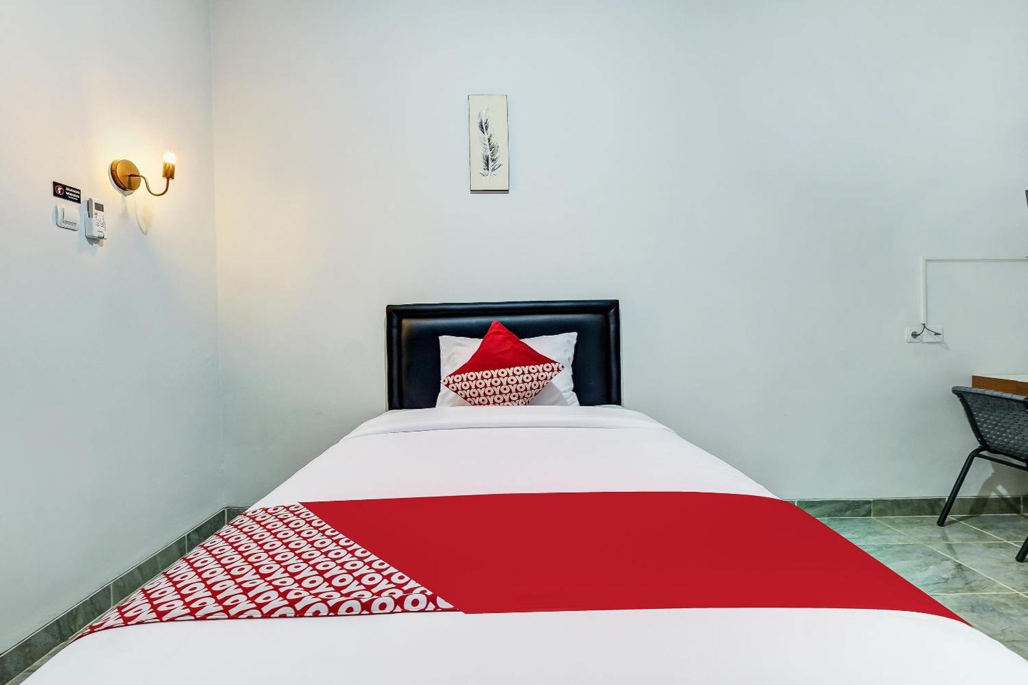 Super Oyo Capital O 90983 Harmony Easy Stay Maguwo Buitenkant foto
