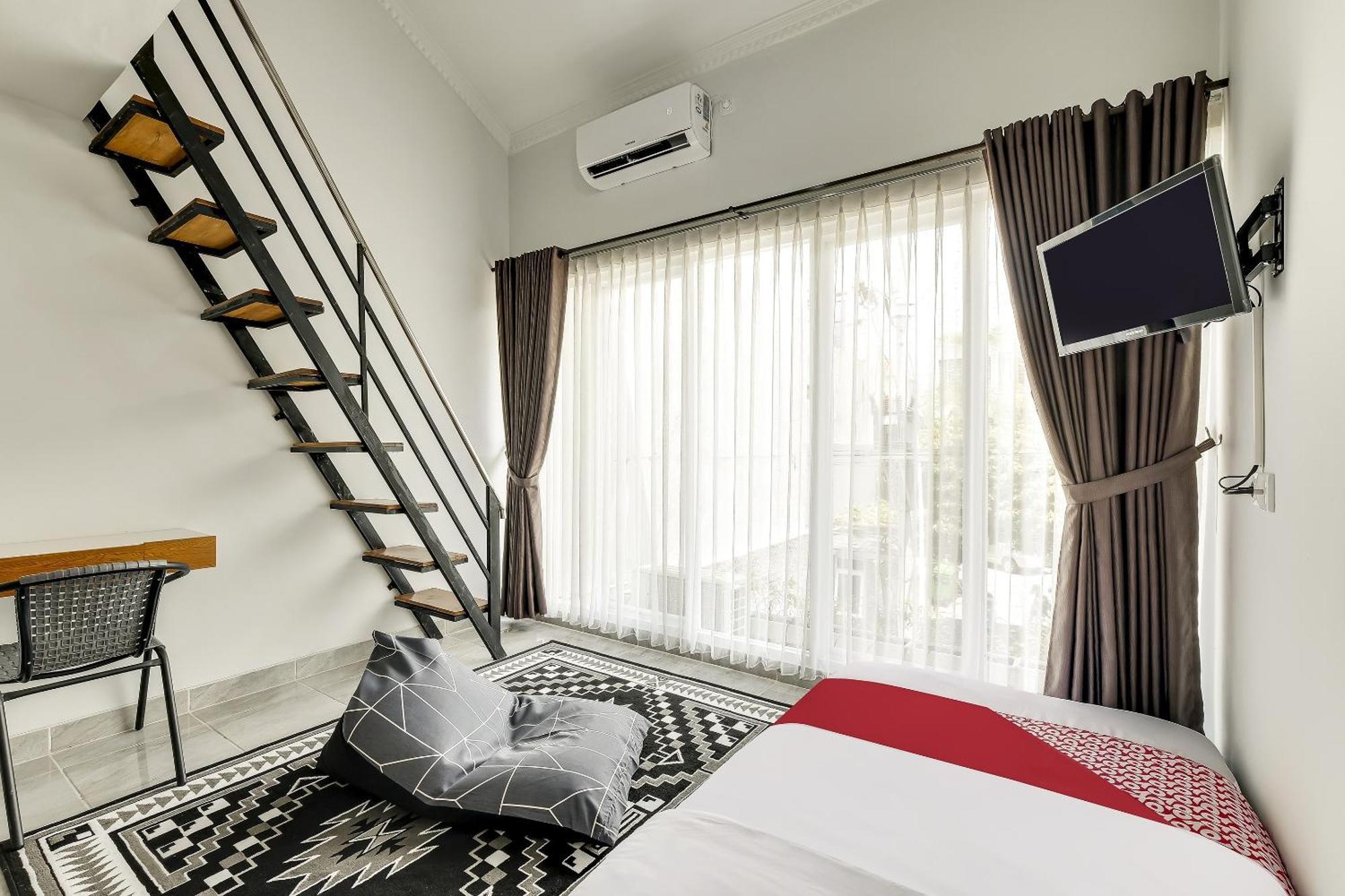 Super Oyo Capital O 90983 Harmony Easy Stay Maguwo Buitenkant foto