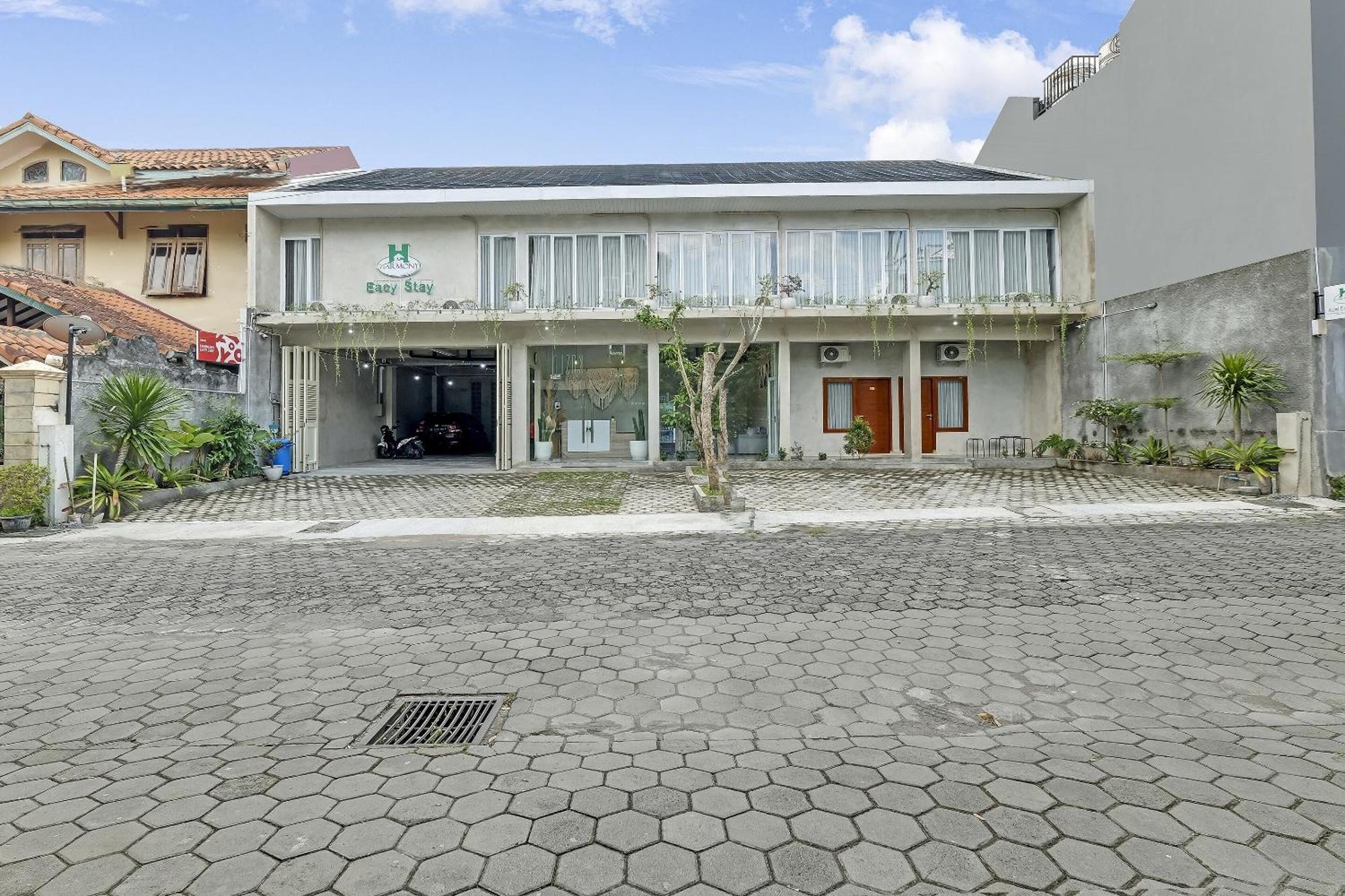 Super Oyo Capital O 90983 Harmony Easy Stay Maguwo Buitenkant foto