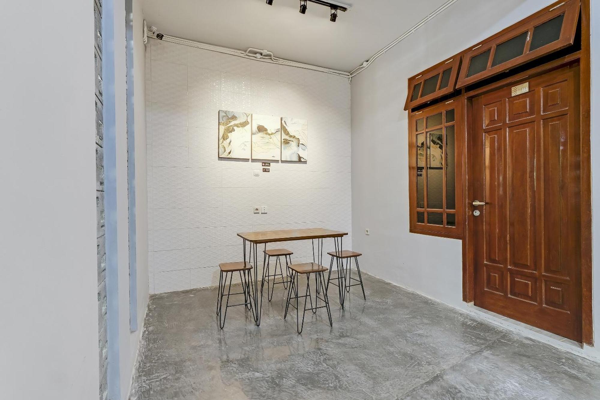 Super Oyo Capital O 90983 Harmony Easy Stay Maguwo Buitenkant foto
